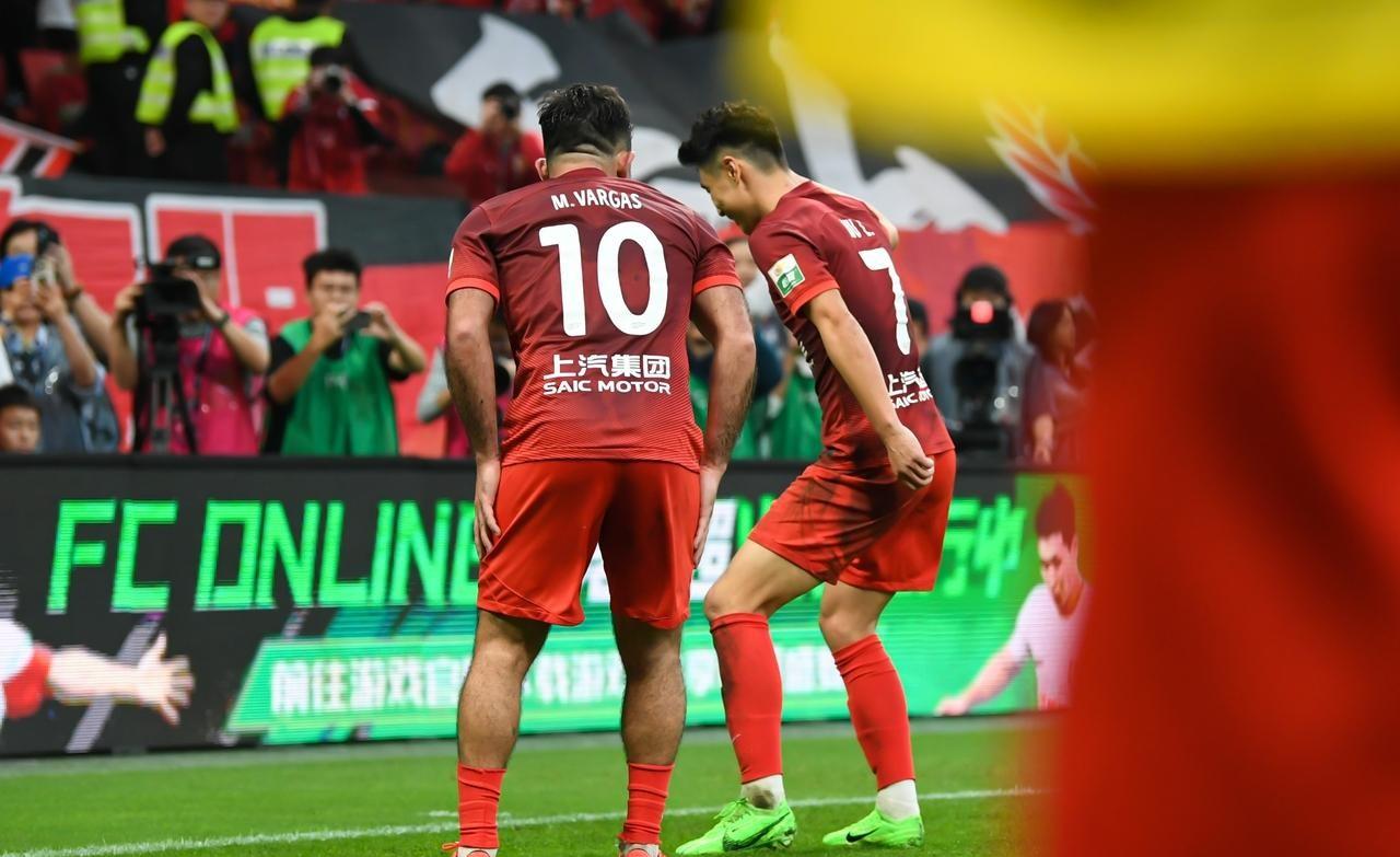 关于法兰克福迎意甲关键赛,今晚单刀错失,悬念犹存,控场能力受关注的信息 关于法兰克福迎意甲关键赛,今晚单刀错失,悬念犹存,控场能力受关注的信息