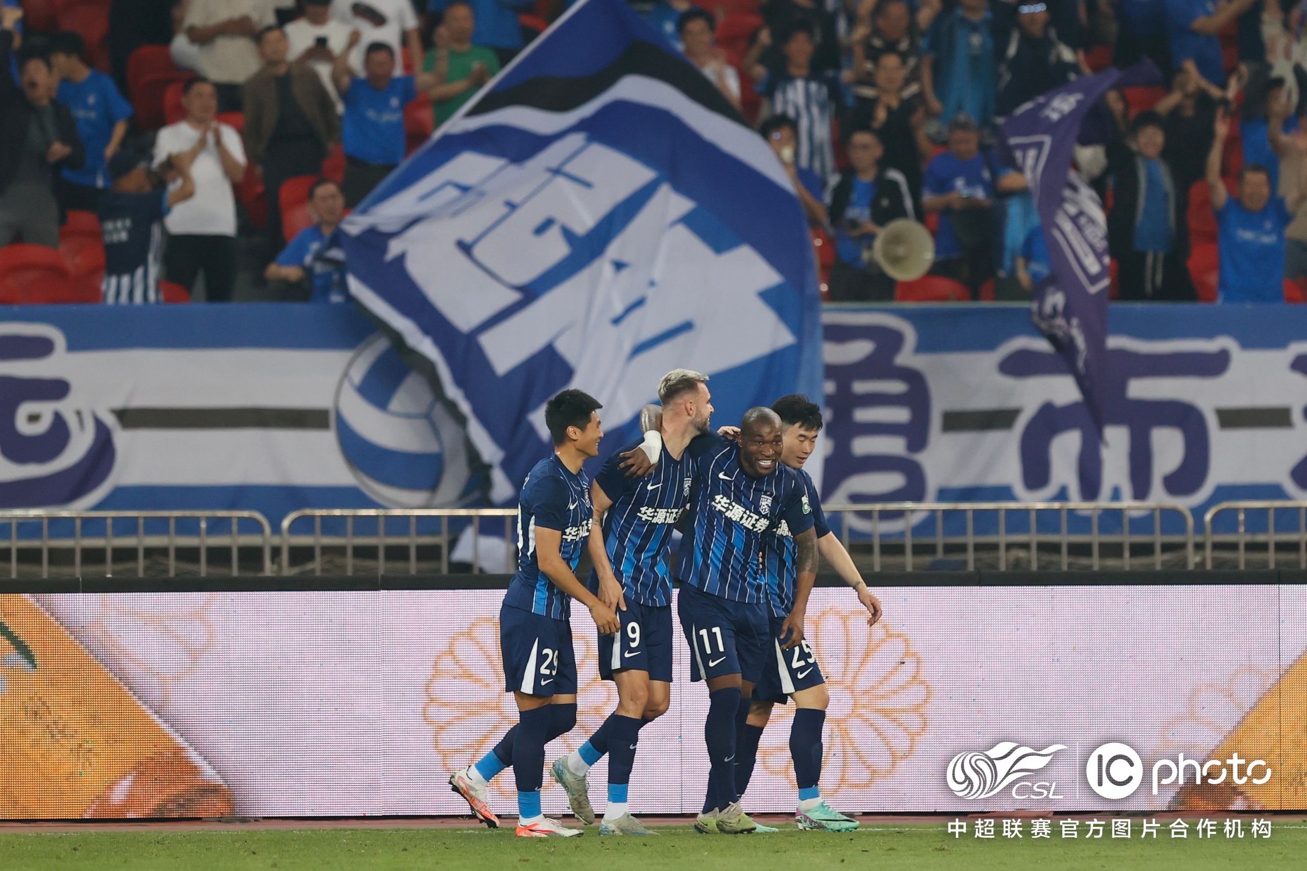 中超赛程吃紧，武汉三镇冲刺阶段复出首秀，质疑声仍在，高层口径保持一致