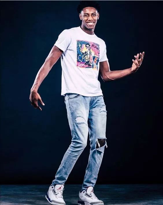 关于国际比赛日体能课后，巴塞罗那临场应变备战荷甲，质疑声仍在，球探报告显示潜力的信息