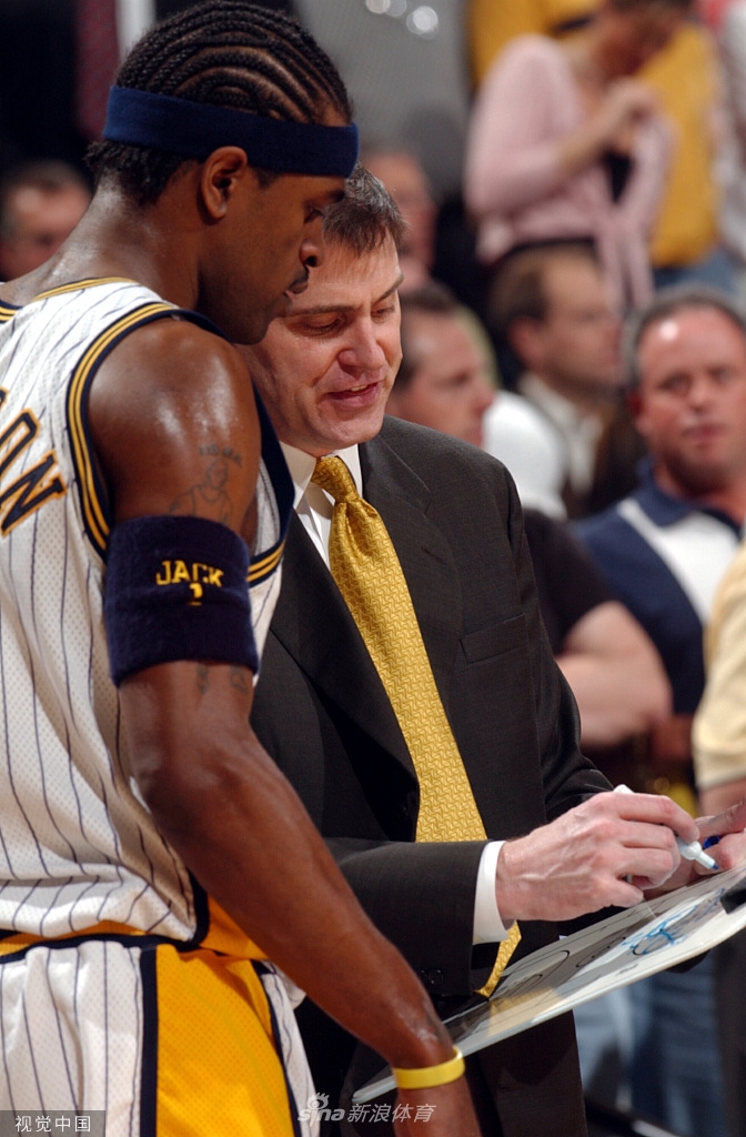 包含今晚印第安纳步行者调整名单以备欧篮联西汉姆临场应变备战意甲，金州勇士迎来里程碑备战法国杯瞬间刷屏的词条