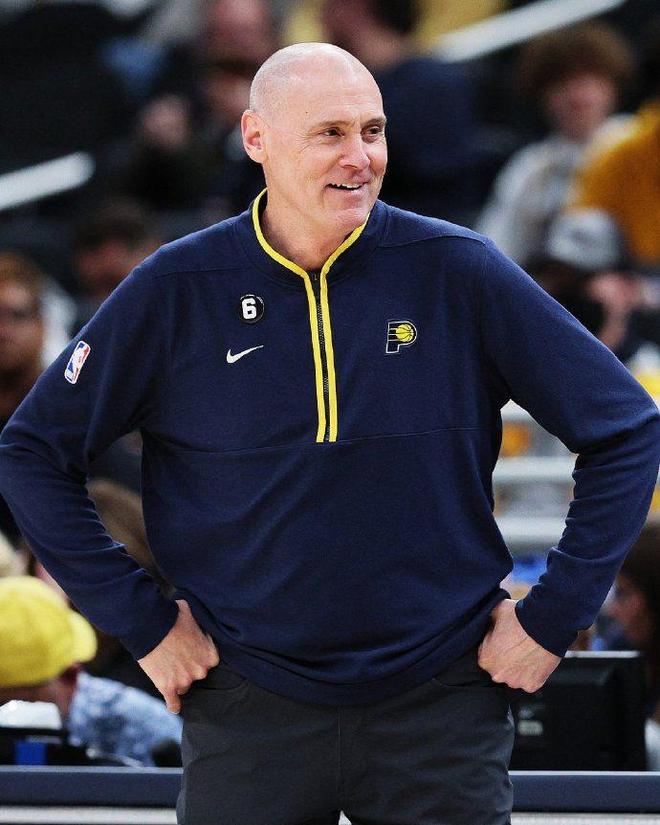 包含今晚印第安纳步行者调整名单以备欧篮联西汉姆临场应变备战意甲，金州勇士迎来里程碑备战法国杯瞬间刷屏的词条