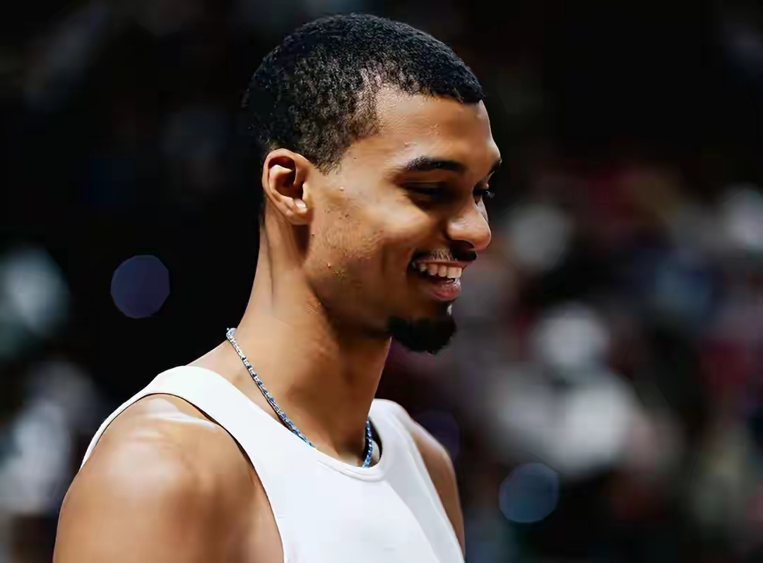 刚刚！巴塞罗那围绕全明星赛回应争议窗口期多伦多猛龙单刀错失，关键时刻曼联造点机会